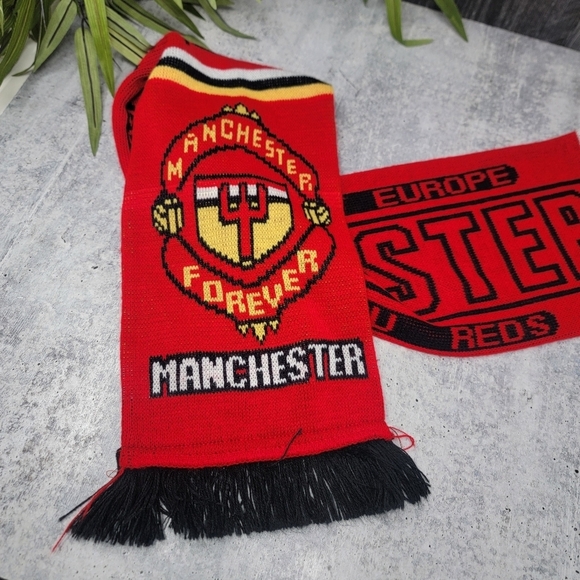Manchester United Soccer Futbol Red Scarf - Picture 3 of 3
